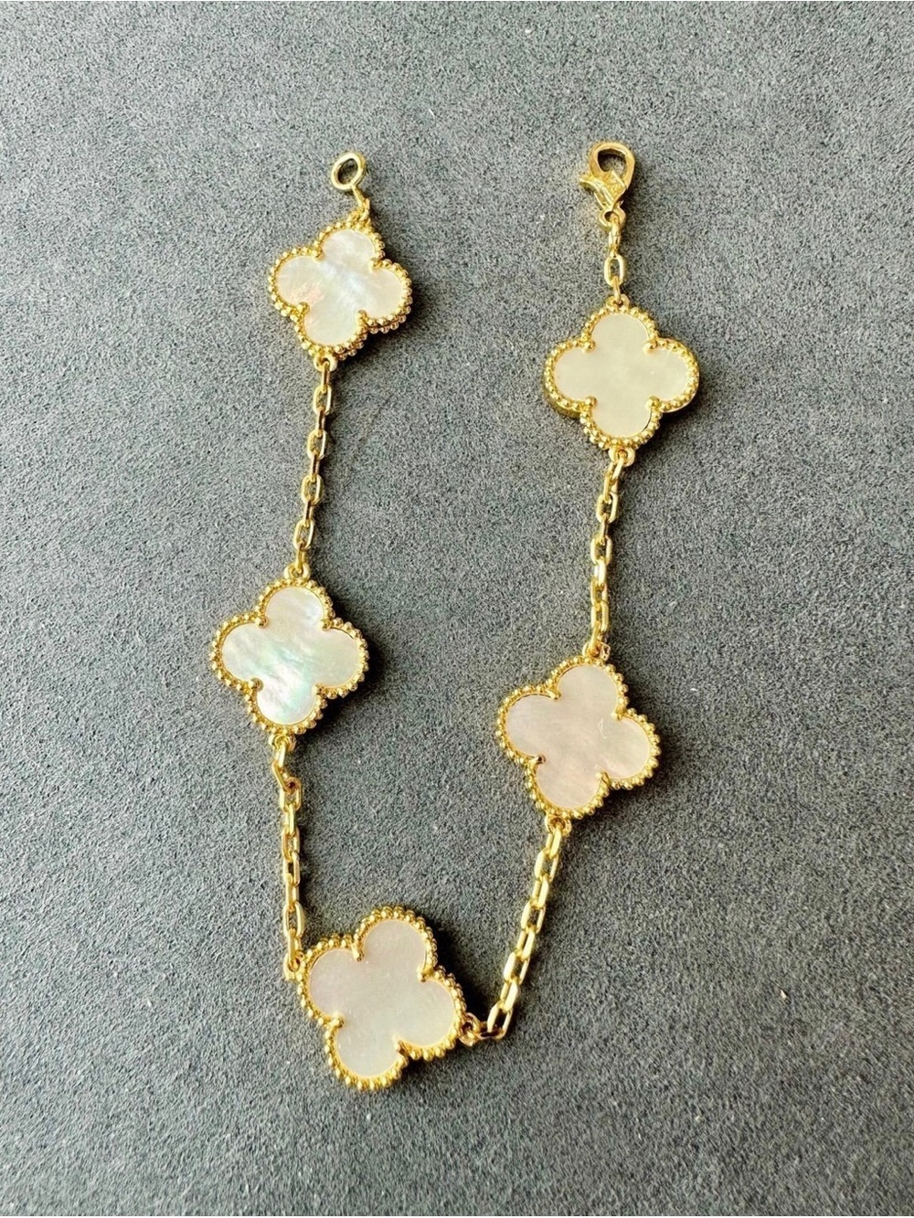 Beautiful Gold Four-Leaf Mother-of-Pearl Bracelet - Elegant Floral Link